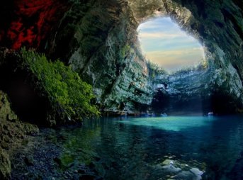 Пещерное озеро на острове Кефалония